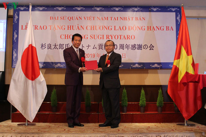 Đại sứ quán Việt Nam tổ chức Lễ trao tặng Huân chương Lao động Hạng ba cho ông Sugi Ryotaro