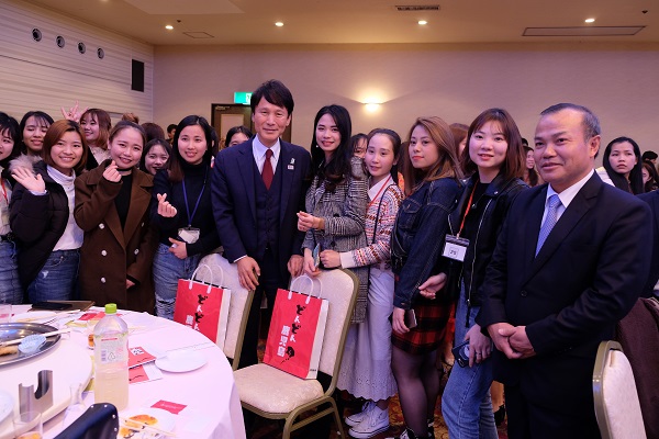 ĐẠI SỨ VŨ HỒNG NAM DỰ HOẠT ĐỘNG ĐÓN TẾT KỶ HỢI TẠI KAGOSHIMA