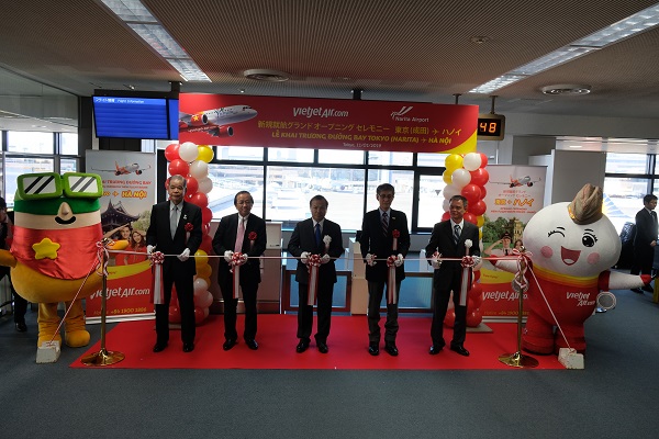ĐẠI SỨ VŨ HỒNG NAM  DỰ LỄ KHAI TRƯƠNG ĐƯỜNG BAY TOKYO-HÀ NỘI CỦA VIETJET