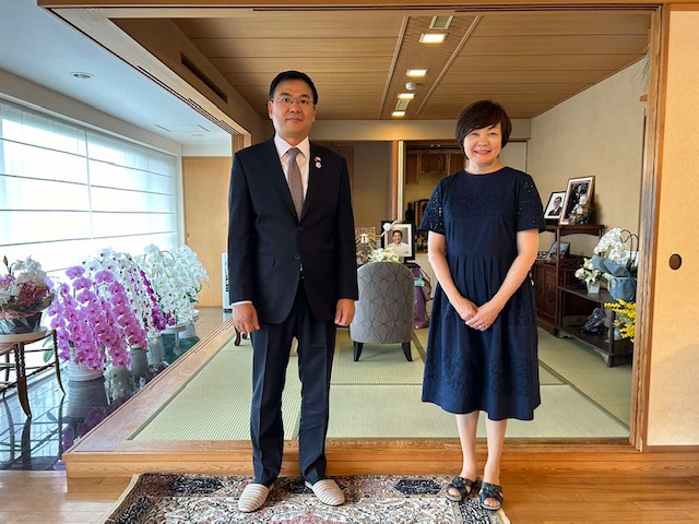 ファム・クアン・ヒエウ駐日ベトナム大使は、安倍昭恵夫人へ挨拶